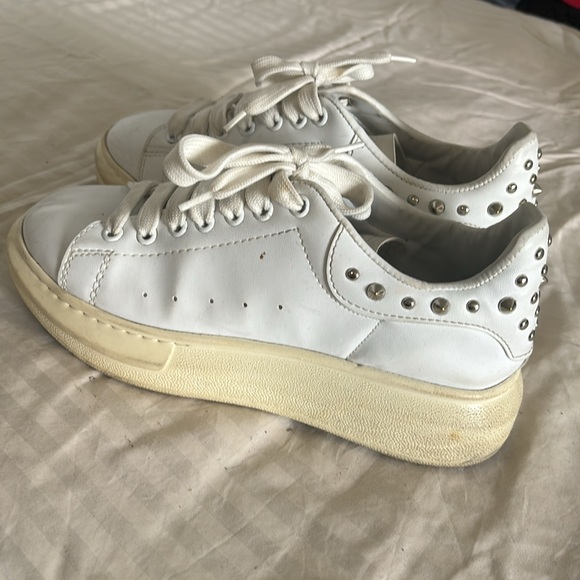 Alexander Mqueen - Picture 2 of 6